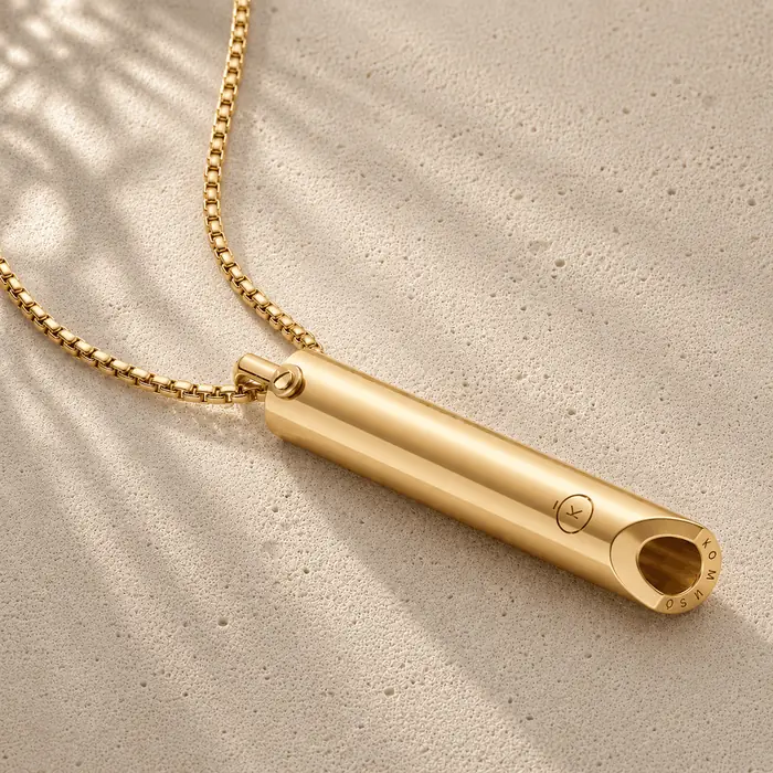 Komuso Classic Shift necklace in 14k gold.